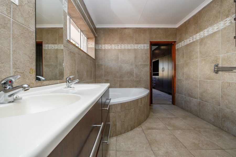 4 Bedroom Property for Sale in Framesby Eastern Cape